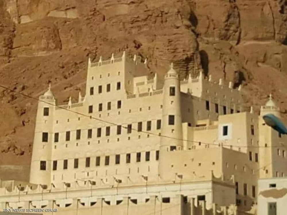 اليمن.. أكبر قصر طيني بالعالم يواجه 