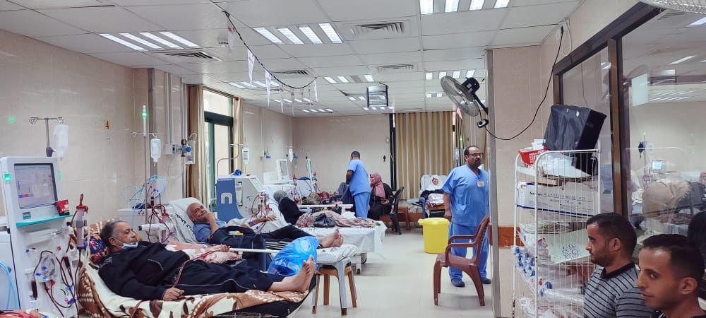 مستشفى شهداء الأقصى تقدم خدماتها لـ 127 مريضاً بالفشل الكلوي