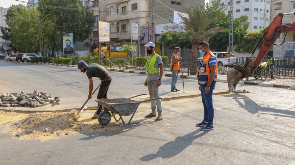 بلدية غزة تجري أعمال صيانة لمفترق السرايا وسط المدينة