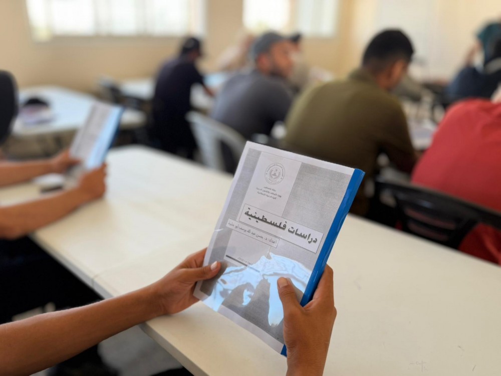 كلية الدعوة الإسلامية تنفذ مشروع طباعة الكتاب الجامعي لـ 500 طالب وطالبة بفرعيها