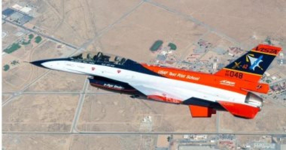 تحليق طائرات مقاتلة تكتيكية بالذكاء الاصطناعى بمفرده