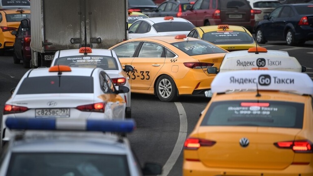 استدعاء تكسي كاذب يخلق ازدحاما في أحد شوارع موسكو!
