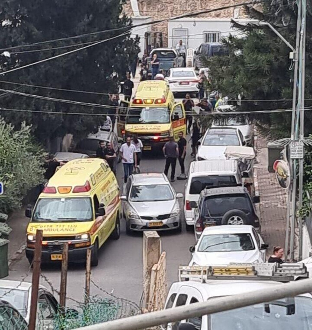 مقتل 5 فلسطينيين بجريمة إطلاق نار استهدفت مركبتين في يافة الناصرة في الداخل المحتل
