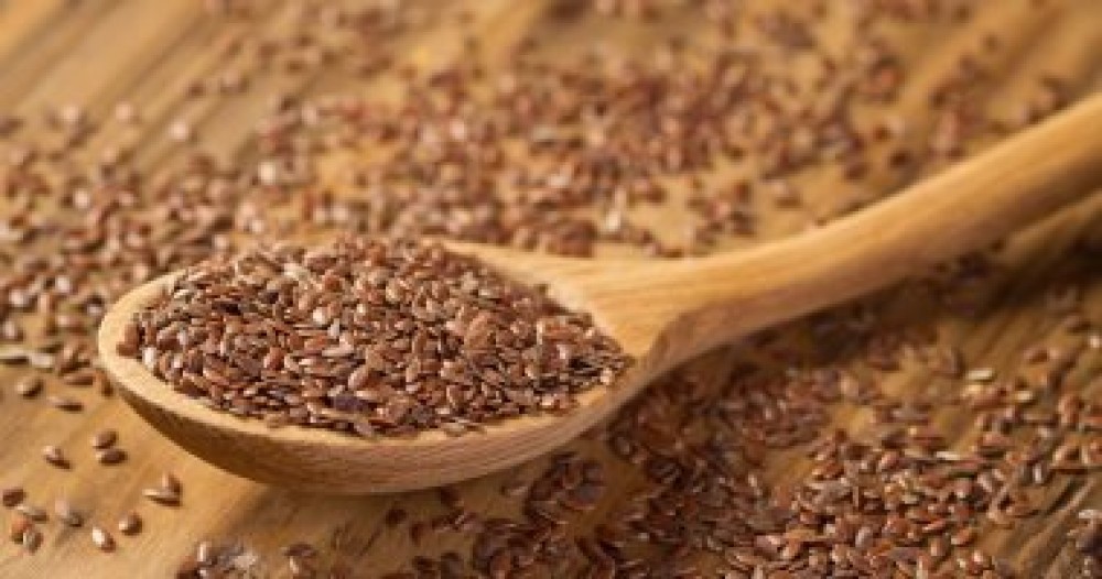 فوائد صحية لتناول بذور الكتان.. منها تحسين عملية الهضم