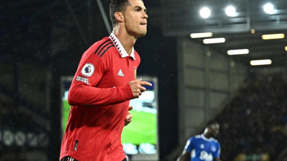 يوروبا ليغ: يونايتد يترقب عودة رونالدو وروما للحفاظ على آماله