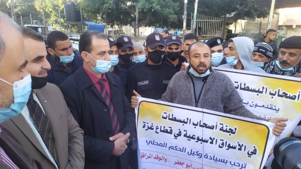  بلدية خان يونس والحكم المحلي يتفقدان  سوق الأربعاء الشعبي 