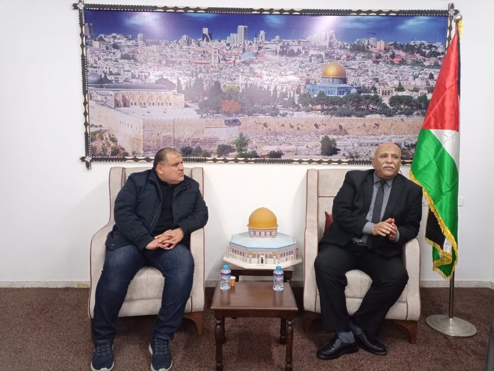 رئيس سلطة المياه  يستقبل وفداً من شركة بال فود