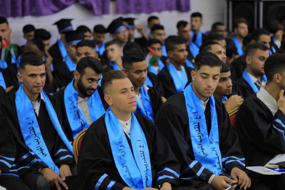 تخرج متدربي مركز مهني دير البلح