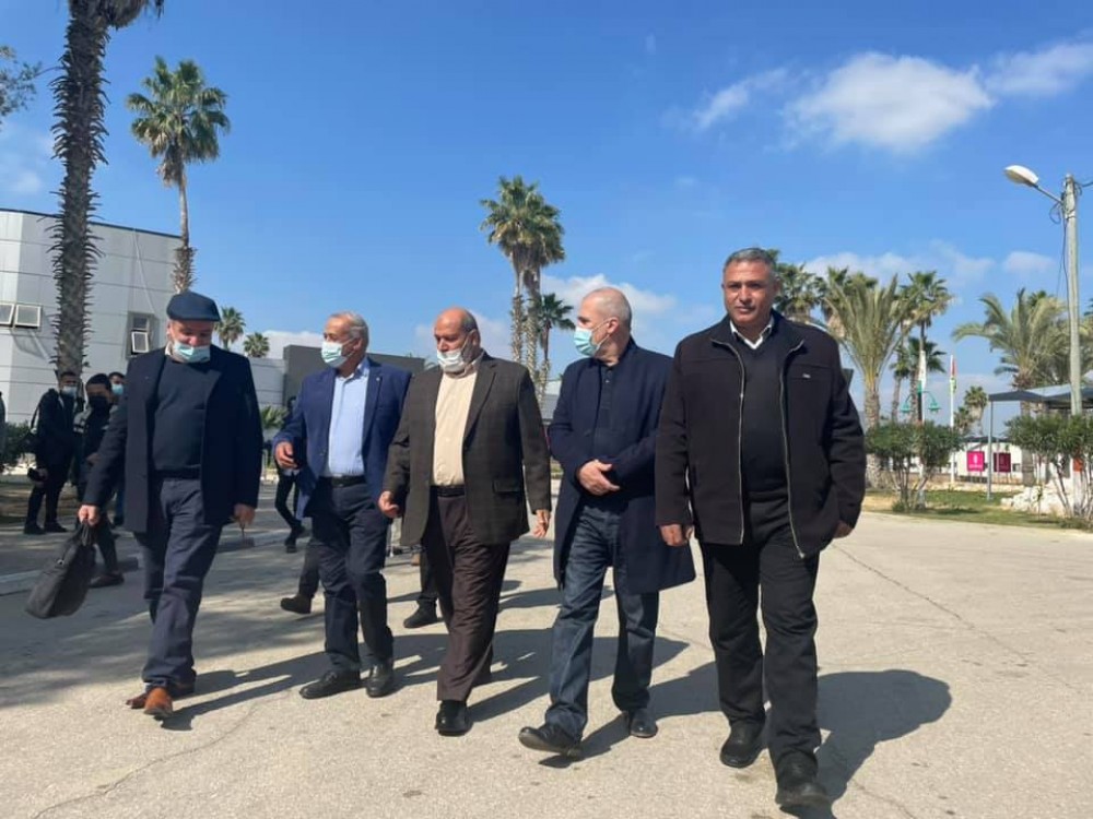 جانب من مغادرة الوفود غزة عبر معبر رفح صباح اليوم 