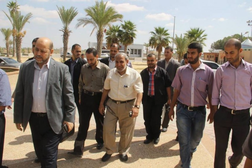 قيادات من حماس خلال تواجدها في معبر رفح