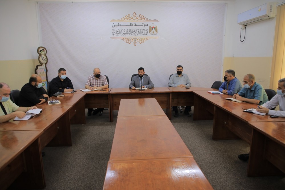 التعليم تناقش إعداد خطة إستراتيجية لانتظام التدريس العام المقبل