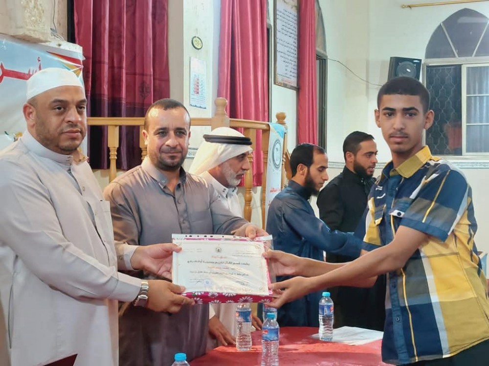 أوقاف رفح تكرم كوكبة من حفظة القرآن ووتتفقد مسجد الشهداء بالمحافظة