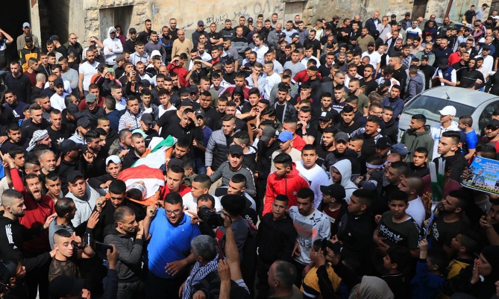 تشييع جثمان الشهيد الفتى محمد زكارنة إلى مثواه الأخير في جنين