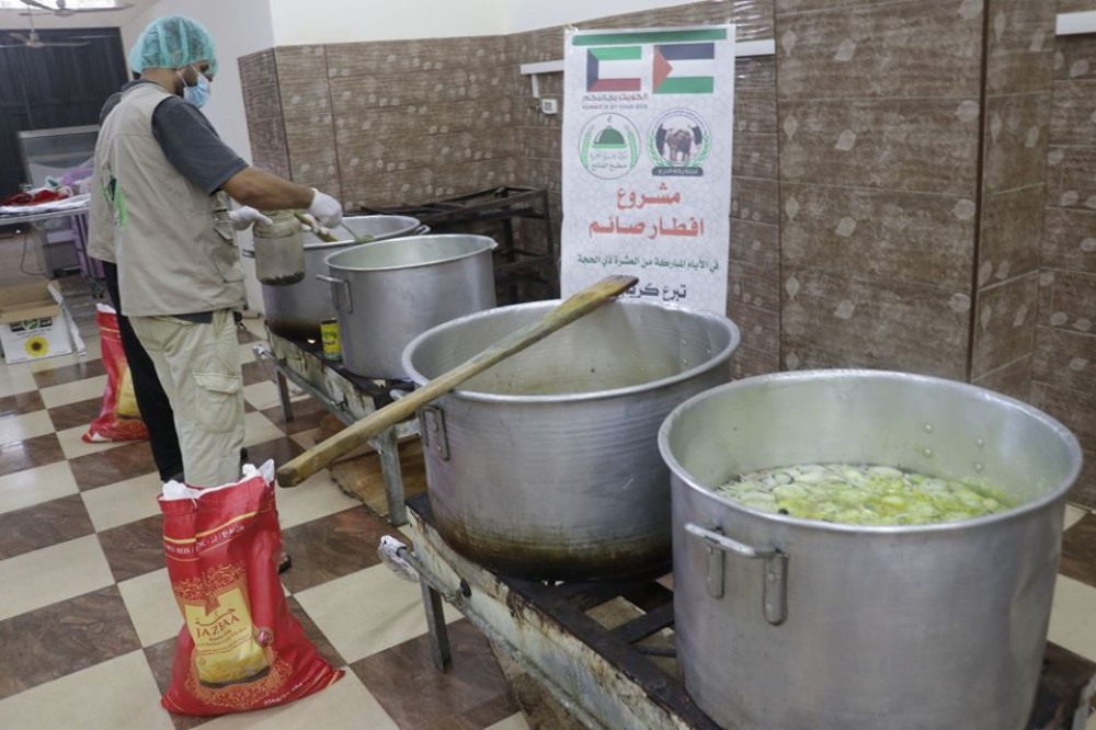 تكية غزة الخيرية توزع وجبات 