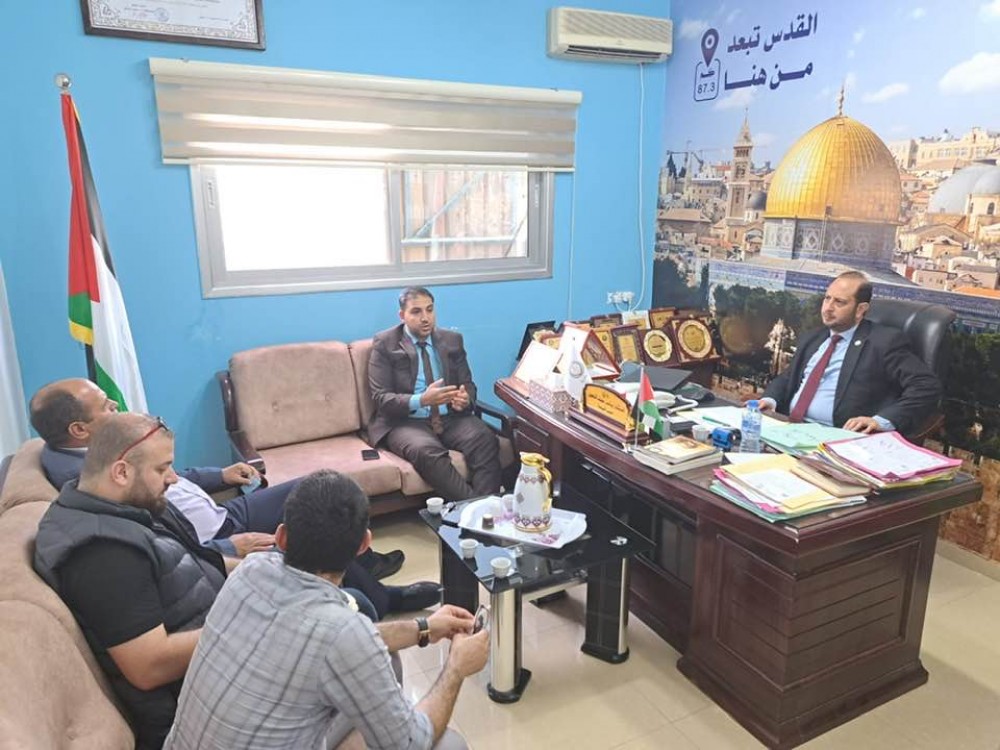 بلدية دير البلح تبحث مع نيابة الوسطى الجزئية استكمال ملفات المواطنين