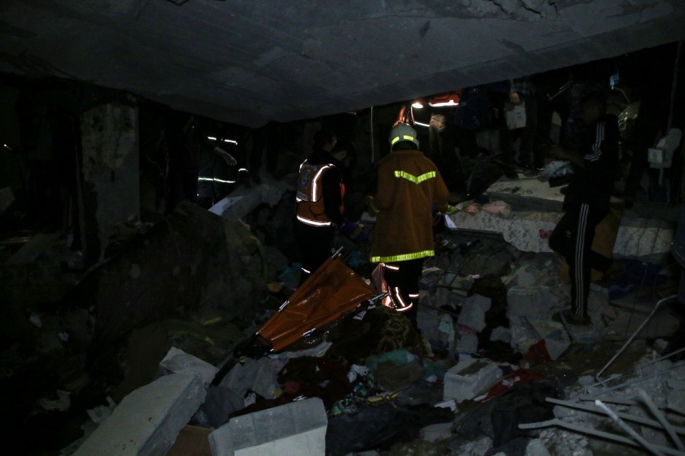 مشاهد من قصف الاحتلال على قطاع غزة وعمل الطواقم الطبية والأمنية خلال القصف (13)