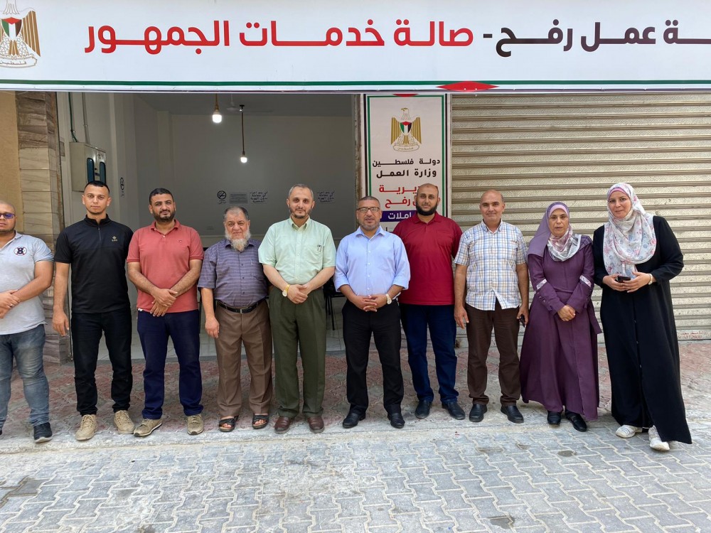 إيهاب الغصين وكيل وزارة العمل يعقد يوم معايشة في مديرية عمل رفح (3)