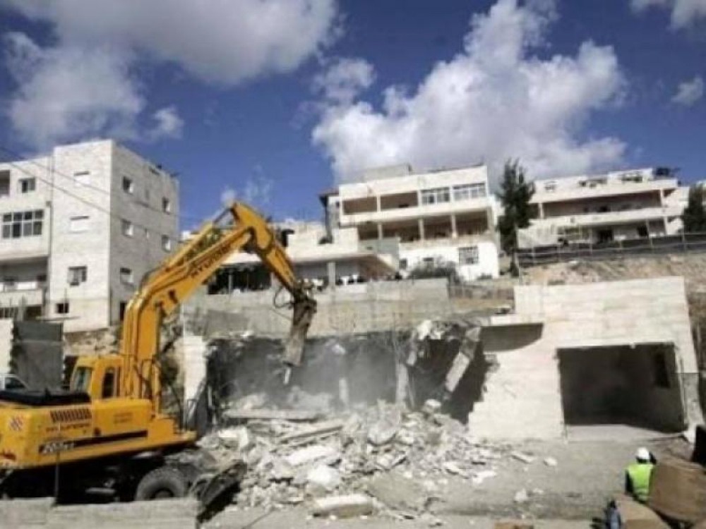 الاحتلال يهدم مساكن ومنشآت زراعية في الزعَيم شرق القدس