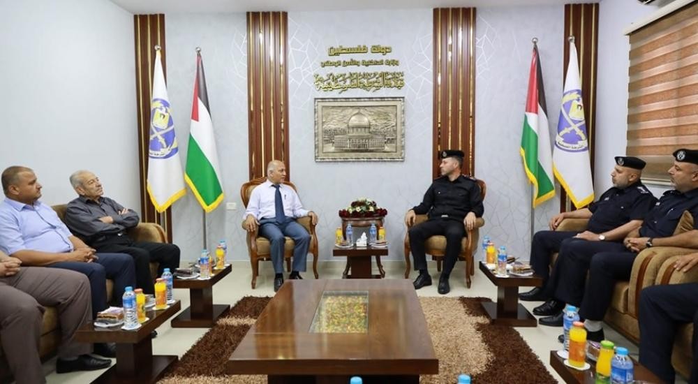 اللواء صلاح يلتقي رئيس بلدية غزة ويبحثا عدة قضايا