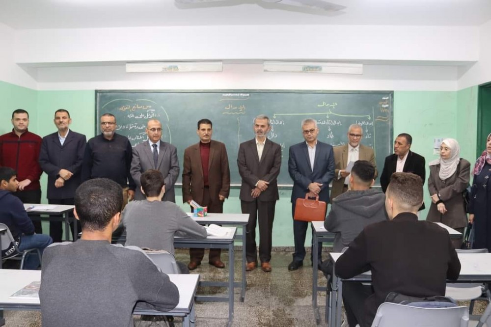 تعليم شرق غزة يتفقد برنامج 