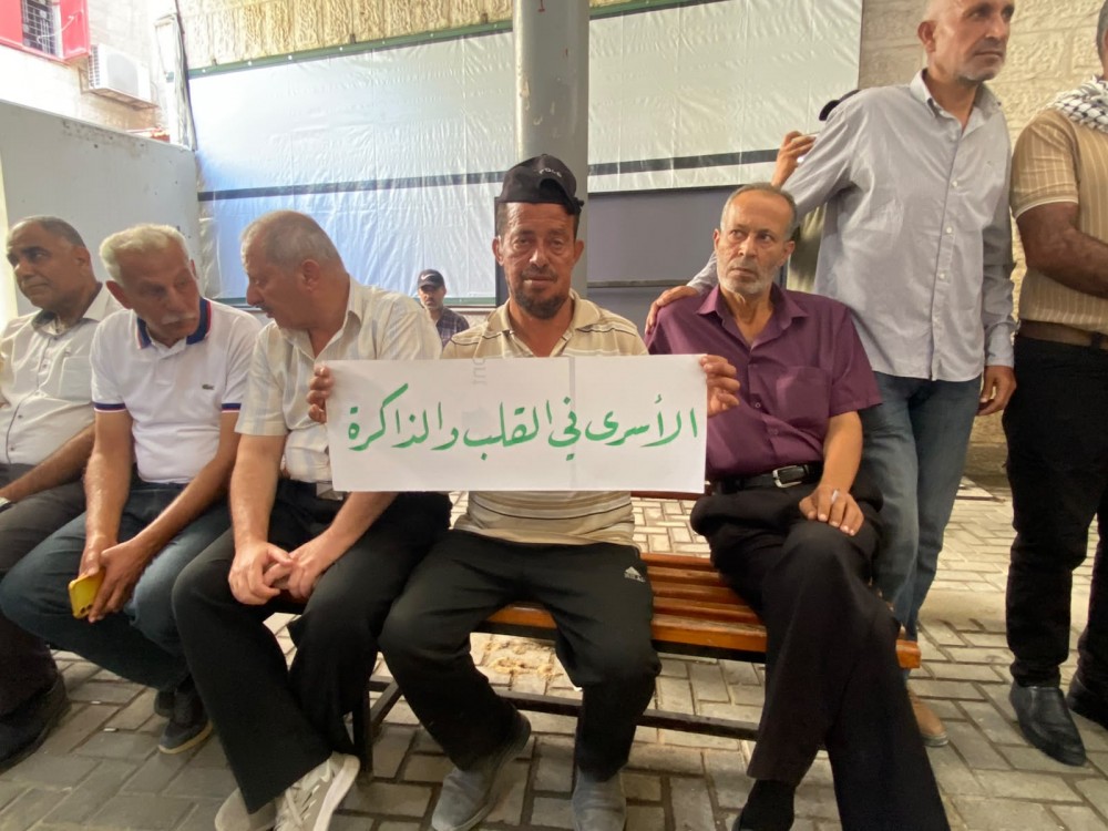 «الأسرى في القلب والذاكرة».. وزارة الأسرى تشارك في وقفة غزة وتطالب بحماية الأسرى والصحفيين