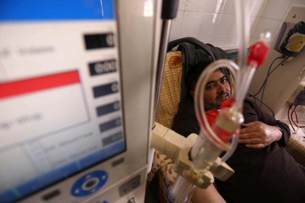 أحد المرضى في مستشفيات القطاع