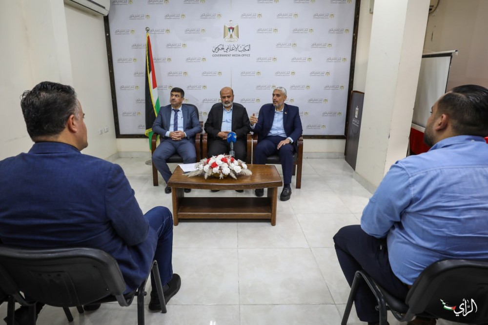لقاء نظمه الإعلام الحكومي مع الصحفيين جمع وكيلا الوزارتين