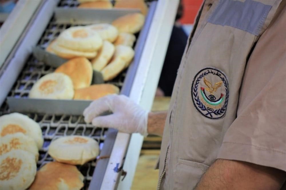  مباحث التموين بخانيونس تُوقف مؤقتاً مخبزين مخالفين 
