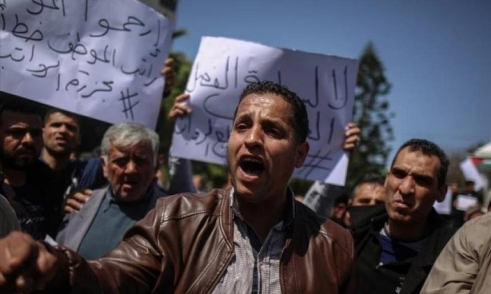 موظفين مقطوعة رواتبهم