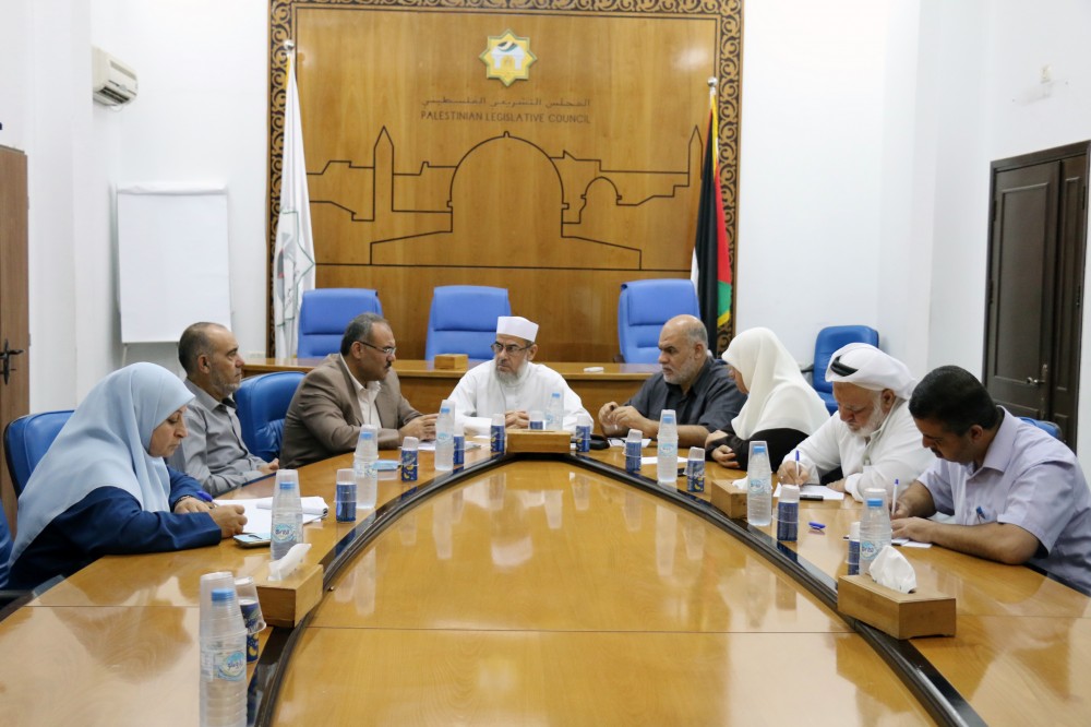 لجنة التربية تلتقي بوكيل وزارة الإسكان