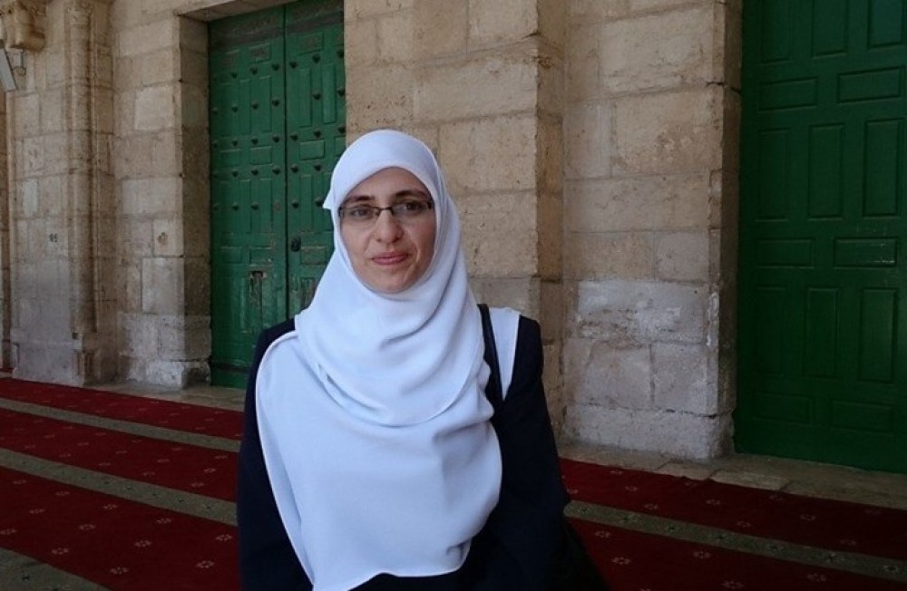 الاحتلال يجدد منع المقدسية هنادي الحلواني من السفر لـ 6 أشهر
