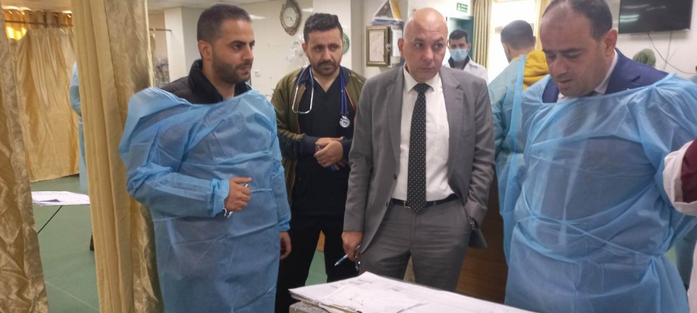  مدير عام مجمع الشفاء الطبي يتفقد مرضى زراعة الكلى