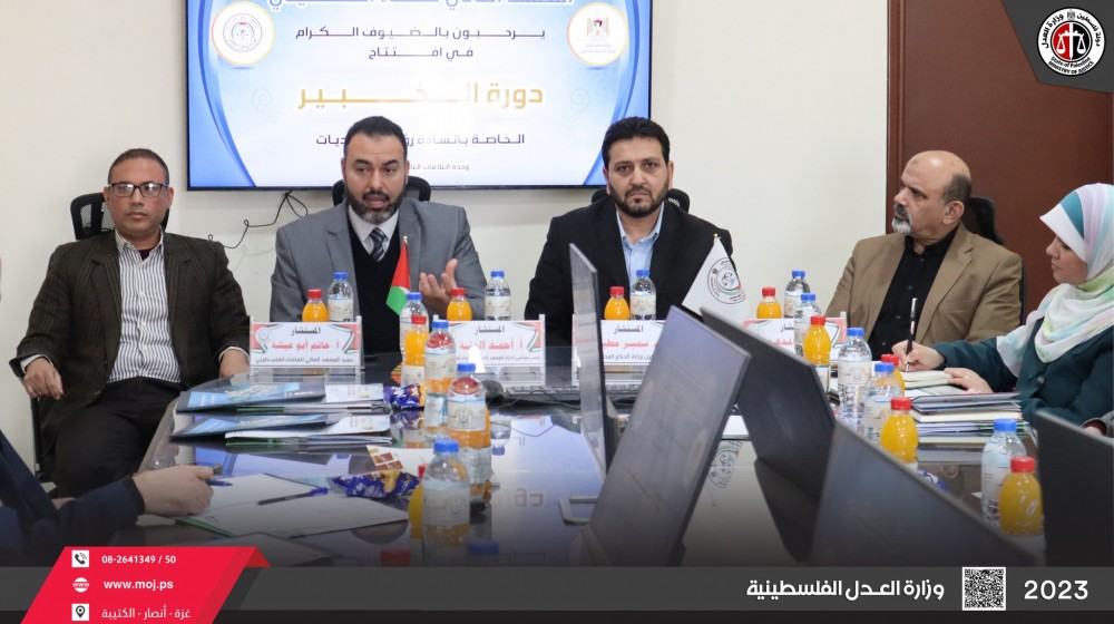المستشار الحتة يفتتح دورة الخبير لرؤساء البلديات والهيئات المحلية
