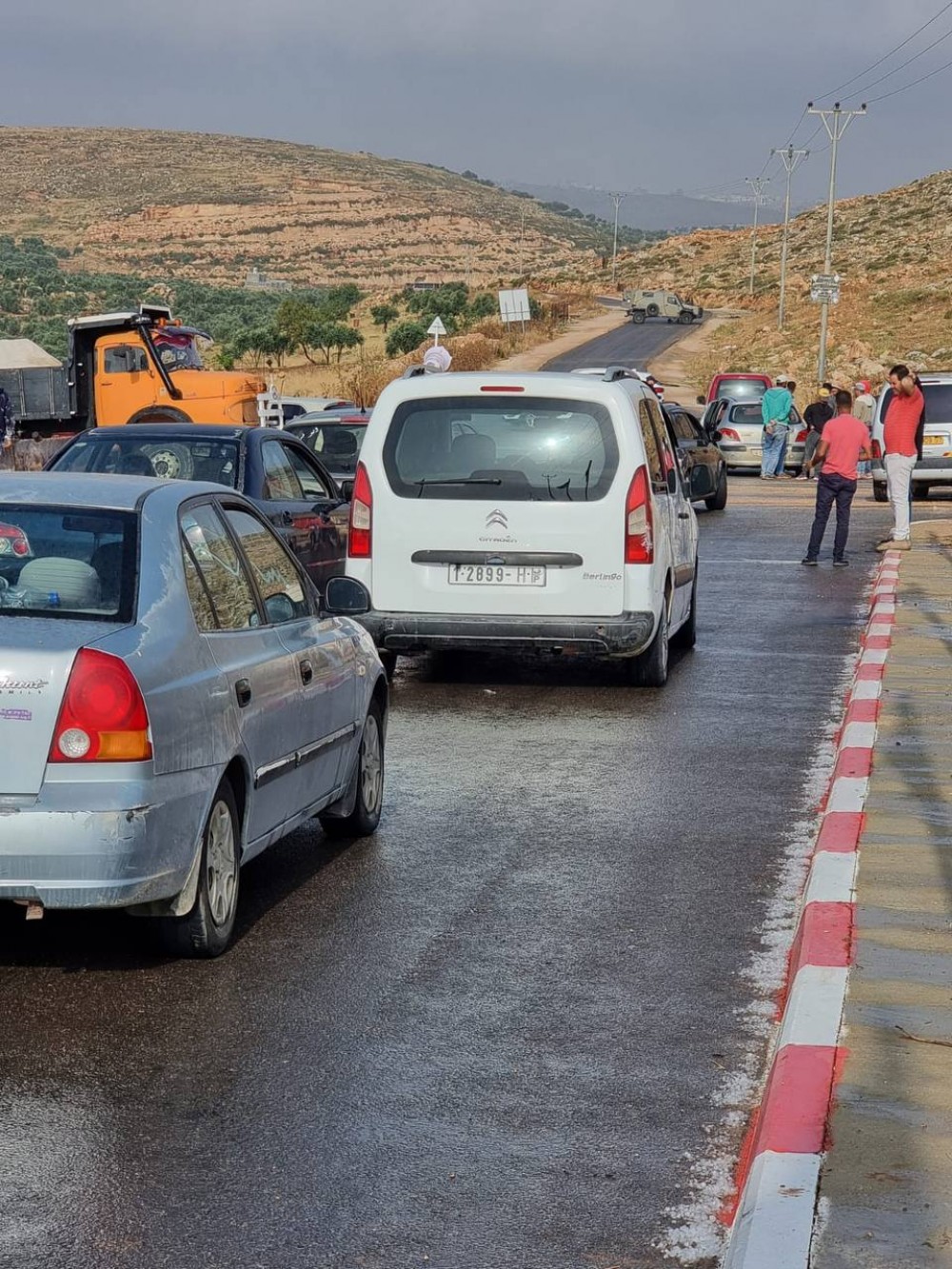 إغلاق قرية المغير لليوم الـ17