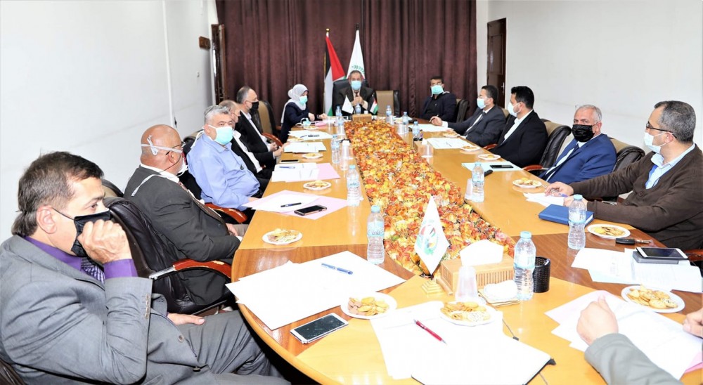 مدير عام المستشفيات يناقش جهوزية المستشفيات فى المرحلة المقبلة