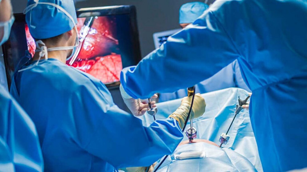 فريق طبي مصري ينجح في غلق ثقب بالأمعاء باستخدام المنظار