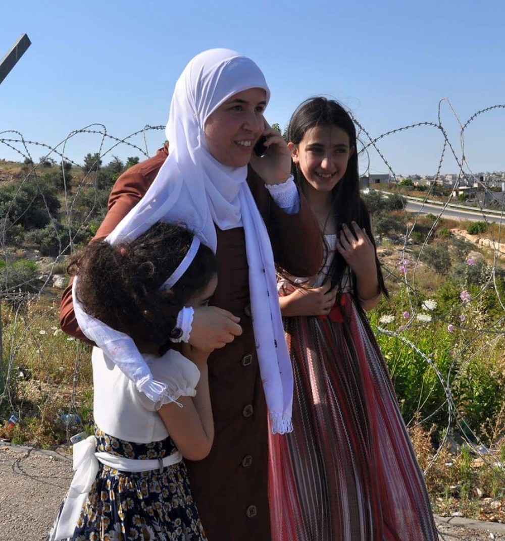 لحظة الإفراج عن الأسيرة الناشطة بشرى الطويل 