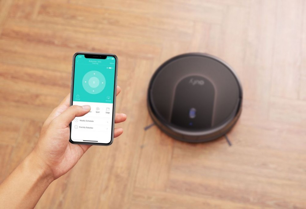  روبوت التنظيف المنزلي Robovac 30C من Eufy؛ فقط تحدث معه بما تُريد تنظيفه