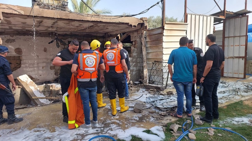 الدفاع المدني: إصابة أربعة عناصر خلال التعامل مع حريق في النصيرات