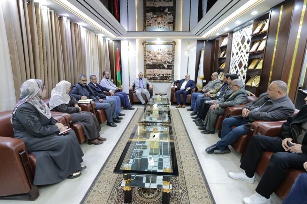 بلدية النصيرات ووزارة العمل يبحثان تعزيز التعاون المشترك