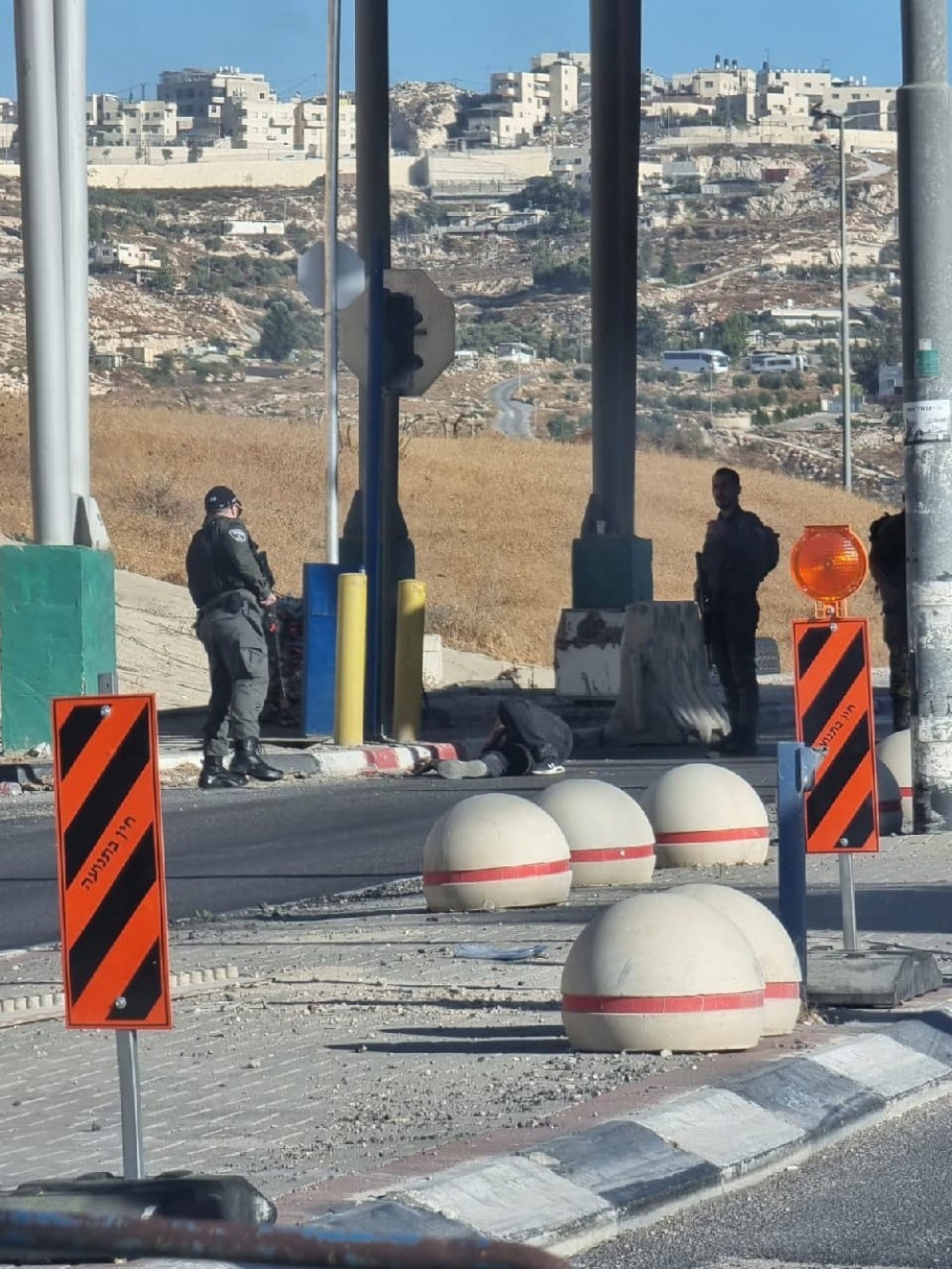 من مكان إطلاق النار على الشاب 