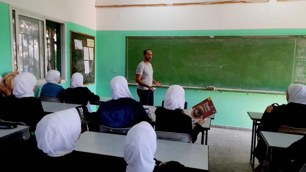  الاقتصاد تنظم محاضرة توعوية لطلاب مدارس المحافظة الوسطى