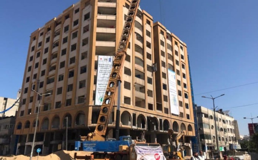 من عملية إزالة البرج 