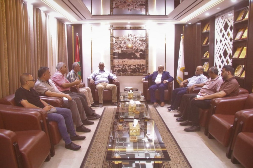 بلدية النصيرات تبحث مع سكان منطقة 