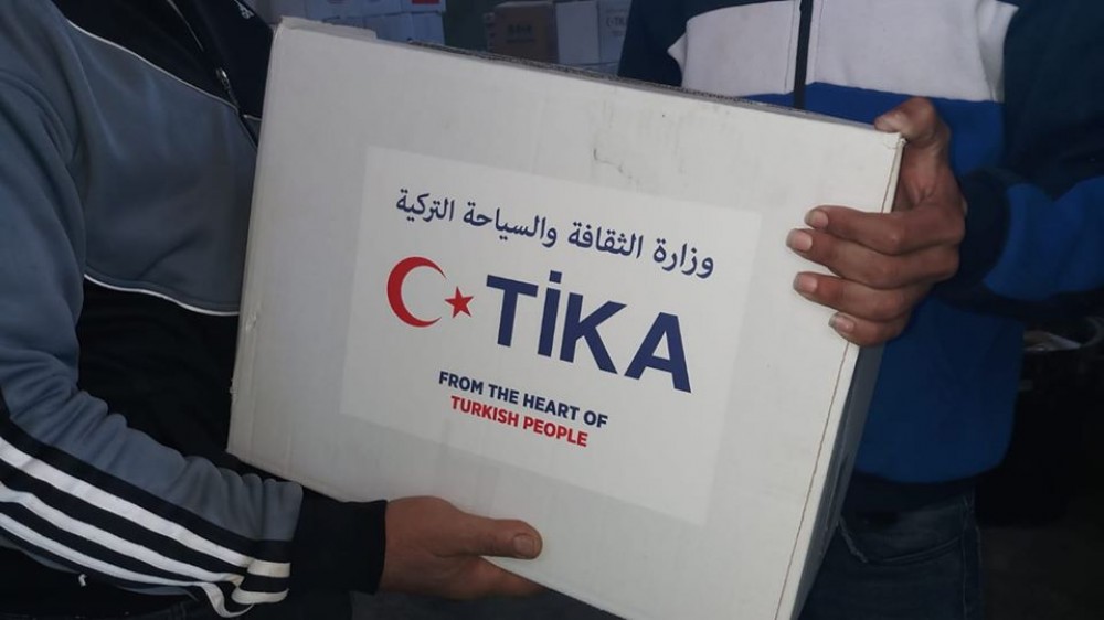 التنمية الاجتماعية في خان يونس تقدم طروداً غذائية لعدد من ذوي الإعاقة