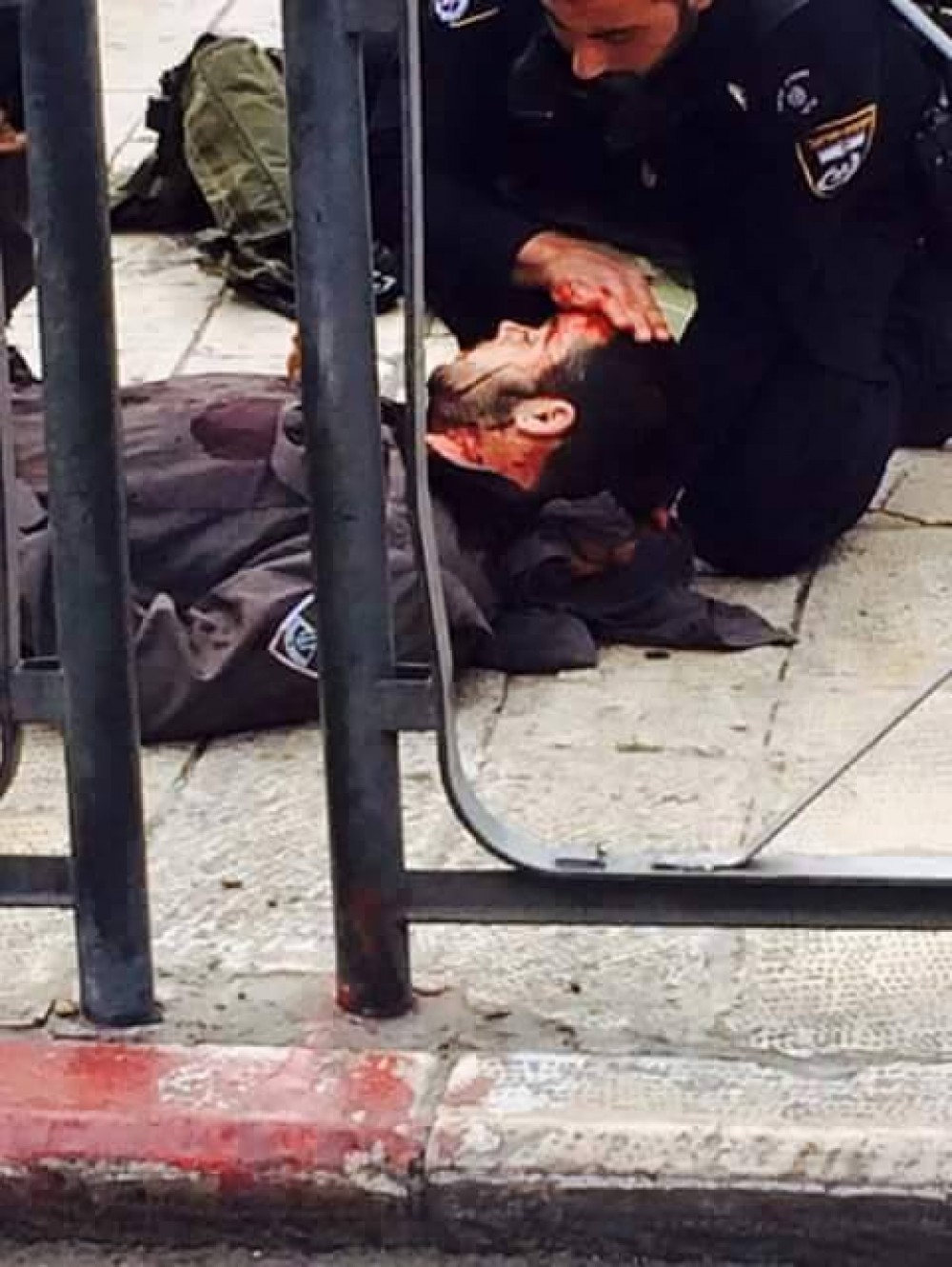 صورة الجندي الذي تعرض لعملية الطعن بالقدس