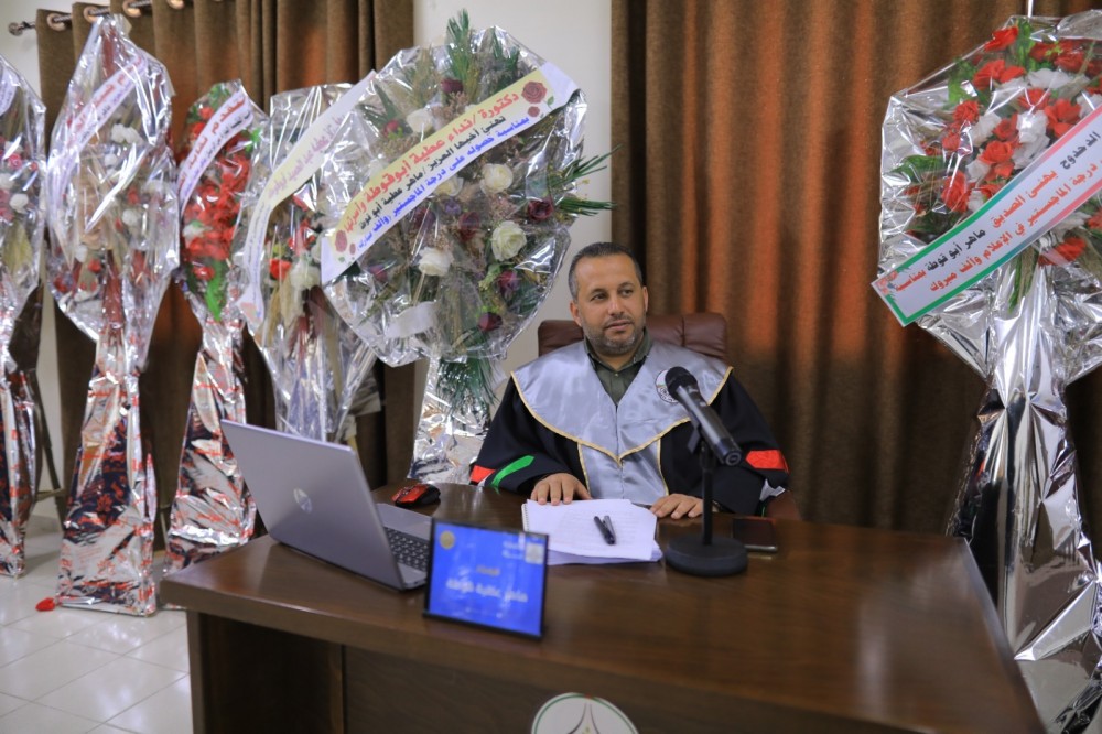 الباحث أبو قوطة يناقش آليات التحقق من المعلومات بغرف الأخبار في شبكة الجزيرة الإعلامية