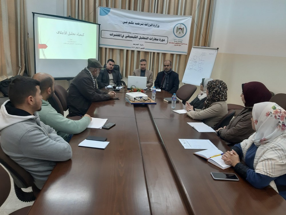 الزراعة تفتتح دورة مهارات التحليل الكيميائي في المختبرات