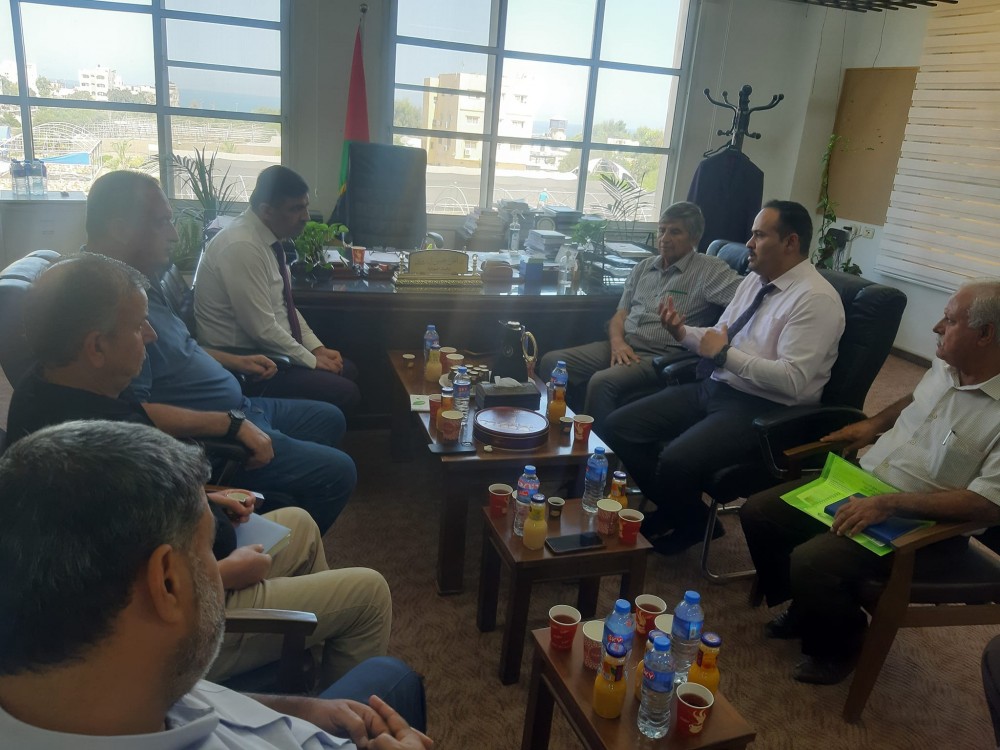 اليازوري يلتقي وفداً من المؤسسات الزراعية