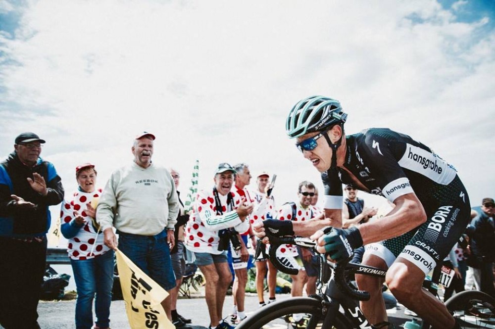  ماذا حصل لساقيه.؟!..دراج بولندي يستمر في السباق لمدة 16 يوماً